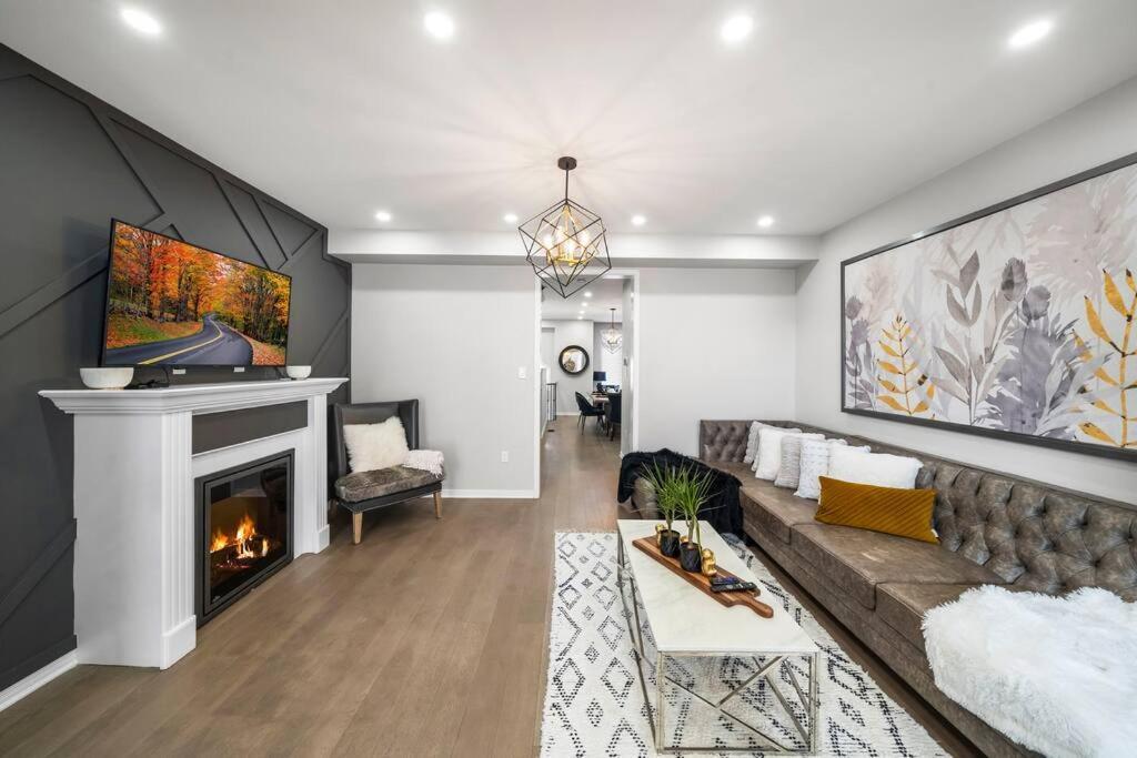 Modern 4 Level Home-Game Room/Parking/Near Airport Mississauga Exterior photo