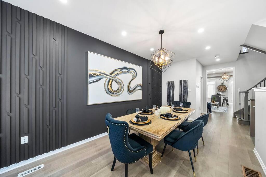Modern 4 Level Home-Game Room/Parking/Near Airport Mississauga Exterior photo
