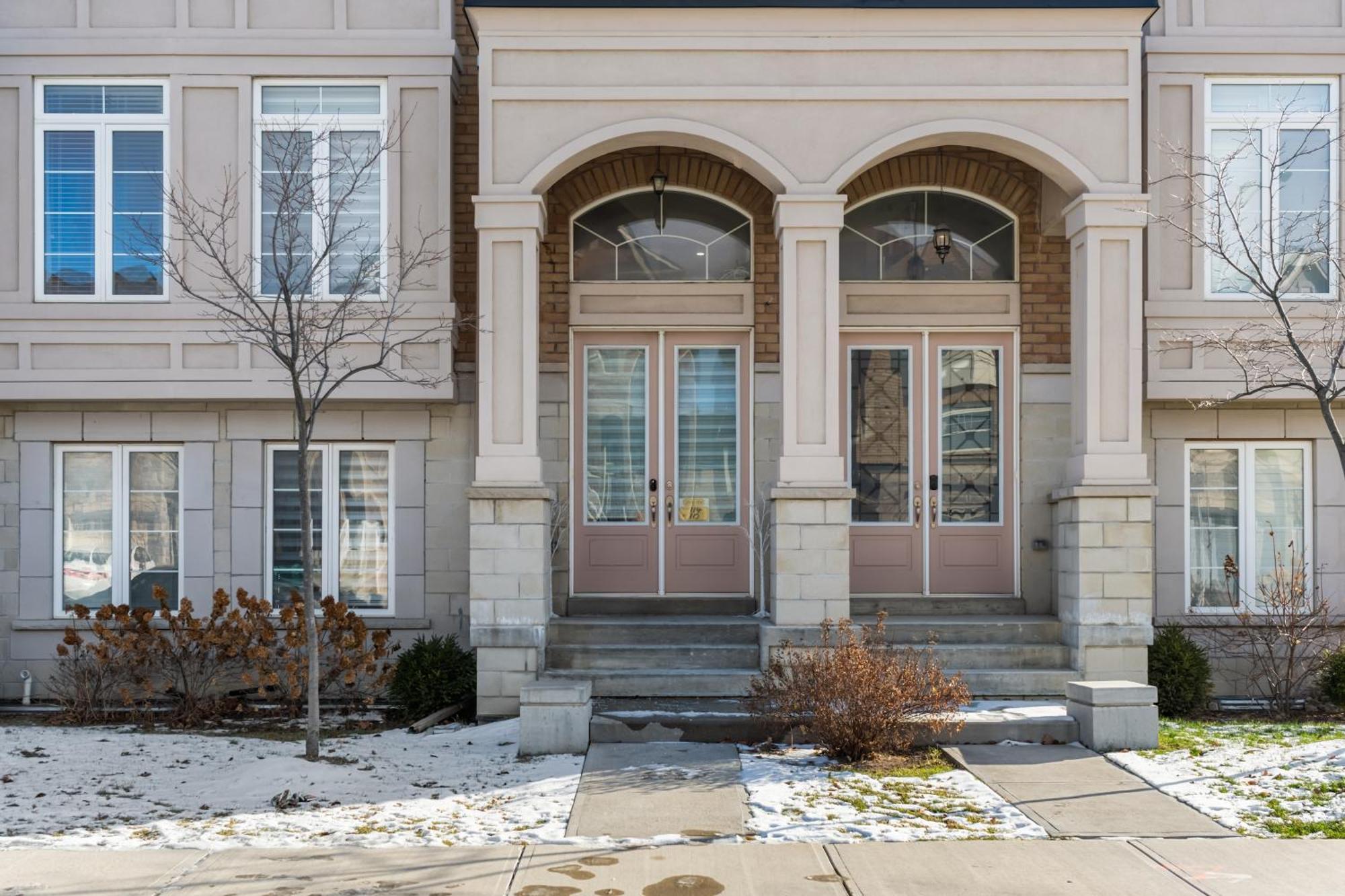 Modern 4 Level Home-Game Room/Parking/Near Airport Mississauga Exterior photo